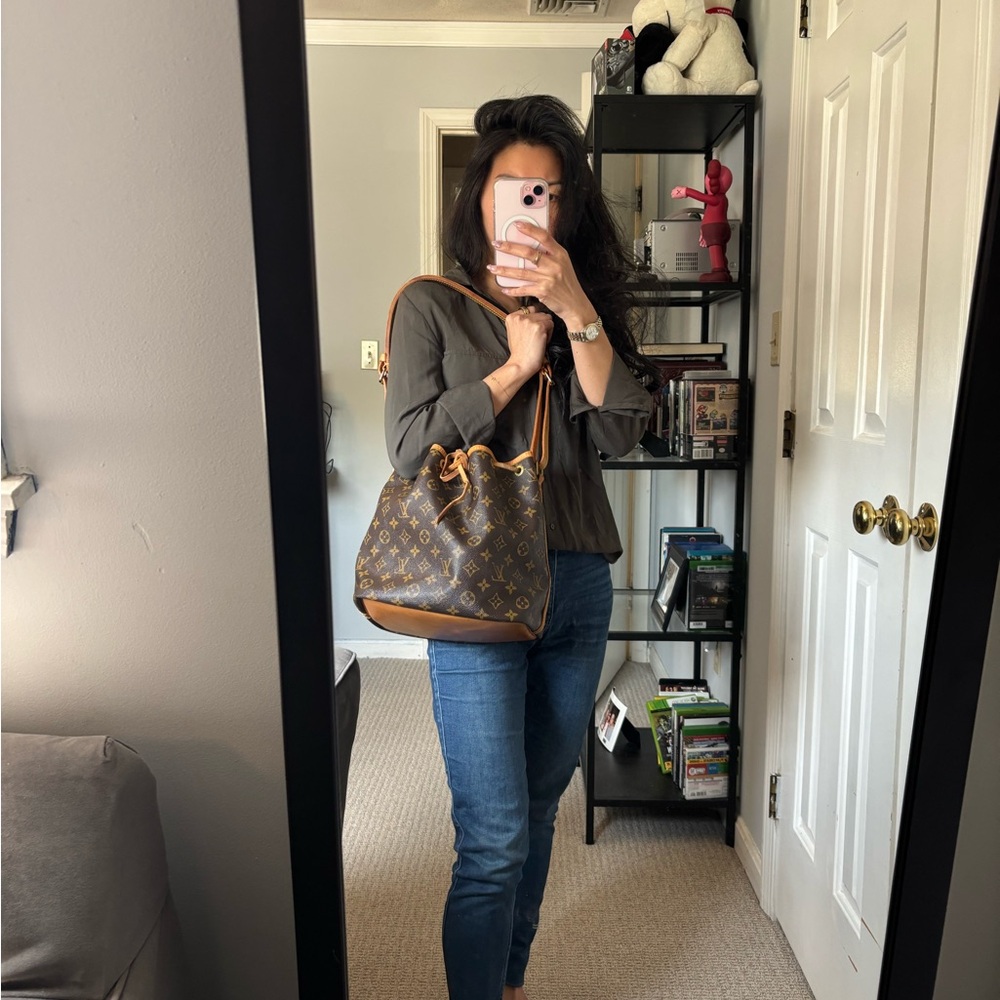 Authentic Louis Vuitton Monogram Original Model Petit Noe Shoulder Bag.